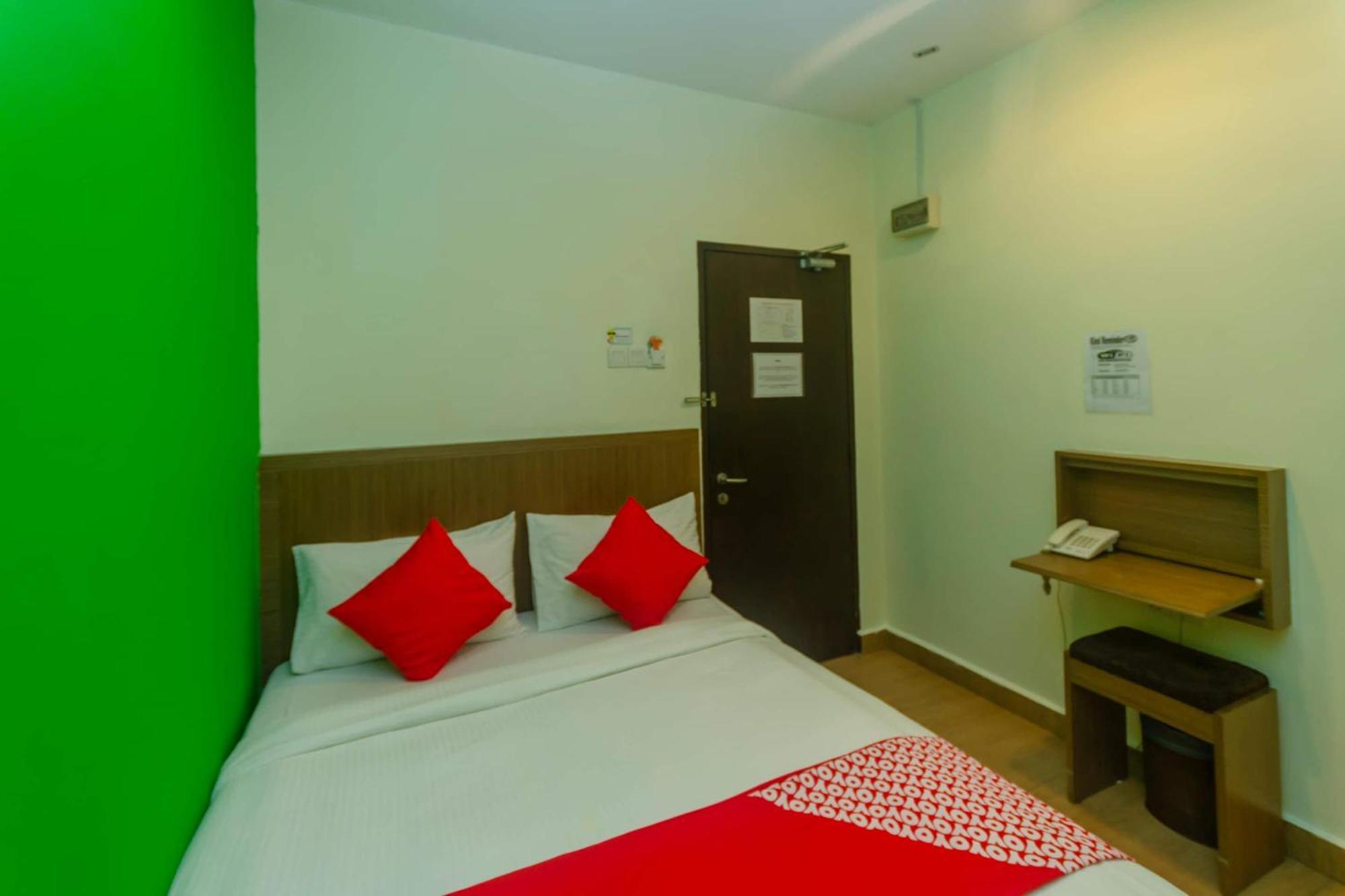 Super Oyo 596 The Vintage Hotel Johor Bahru Exterior foto
